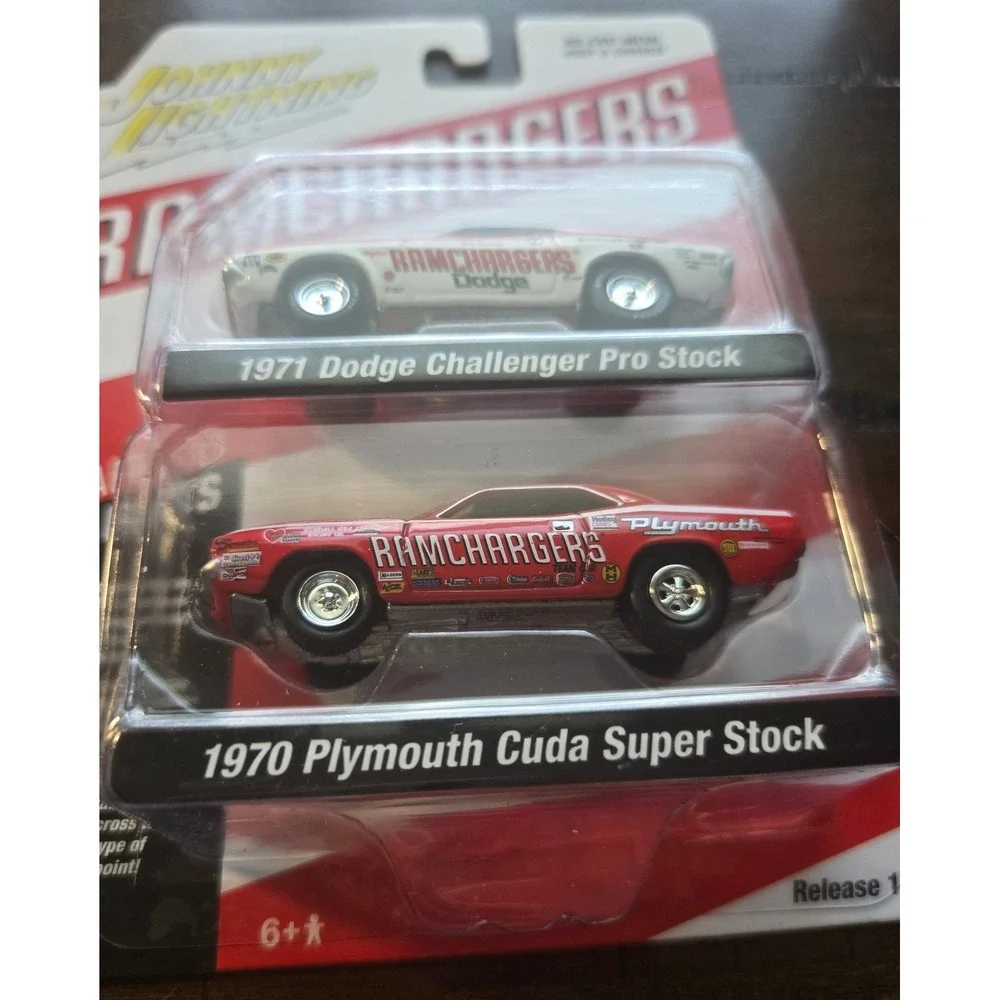 Johnny Lightning Ramchargers 2-Pack 1971 Dodge Challenger 1970 Plymouth Cuda A